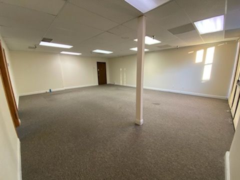 CORNER OFFICE, WINDOWS. 2 OFFICES, LARGE BULLPEN